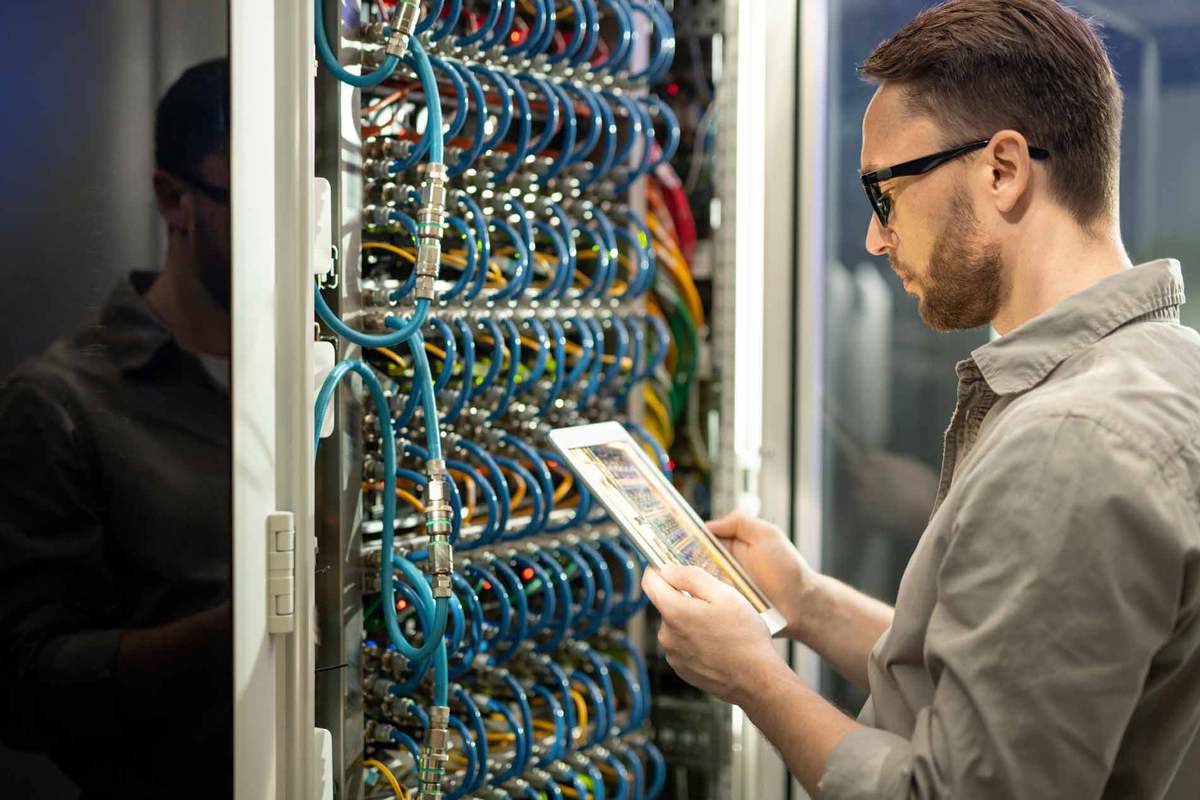 VPS vs. Dedicated Server - Which Is Right for You and Your Business? 6 Advantages of Using Budget Dedicated Servers in 2022 - HostNamaste